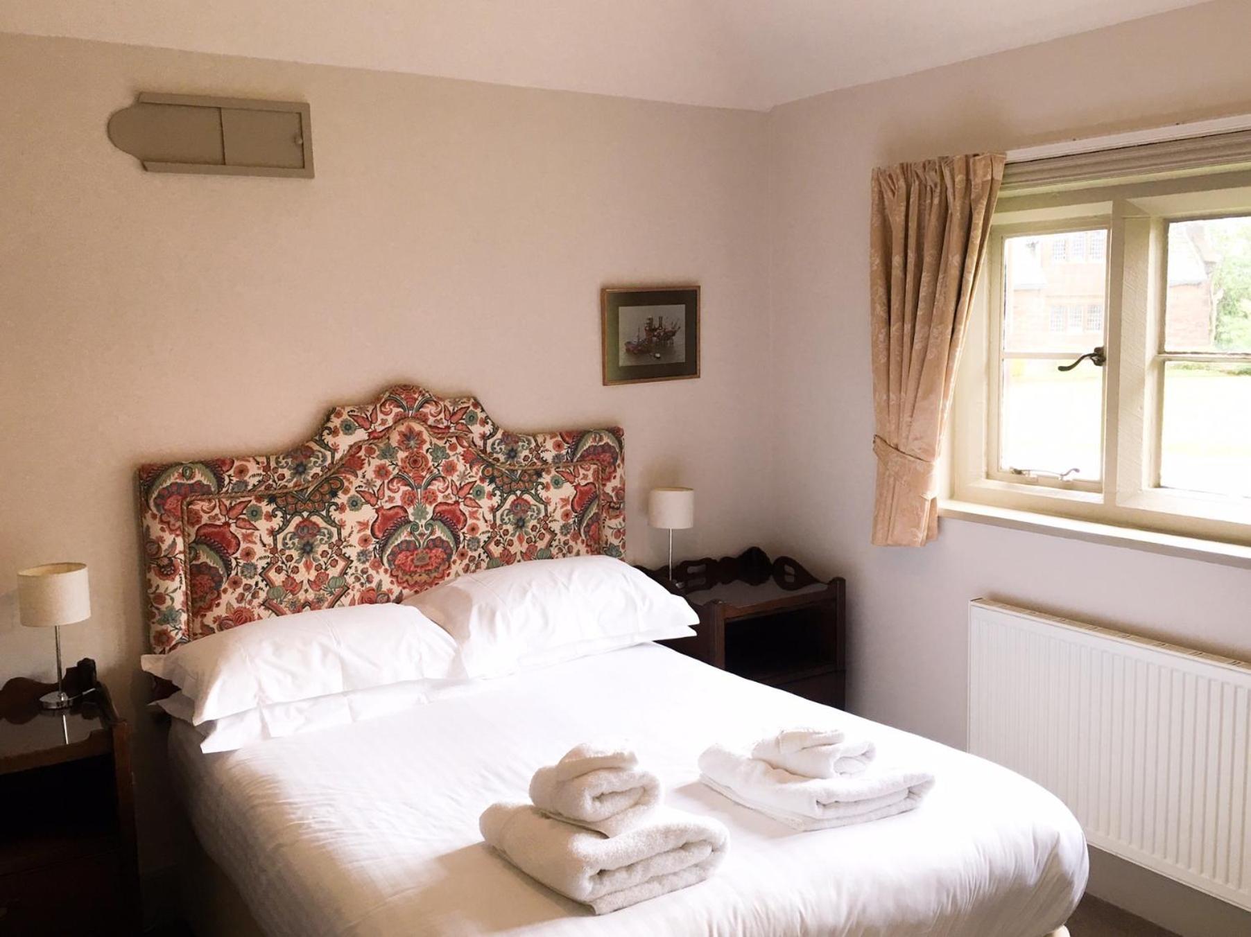 Thornton Manor - Holiday Cottages And Apartments Heswall Exteriör bild