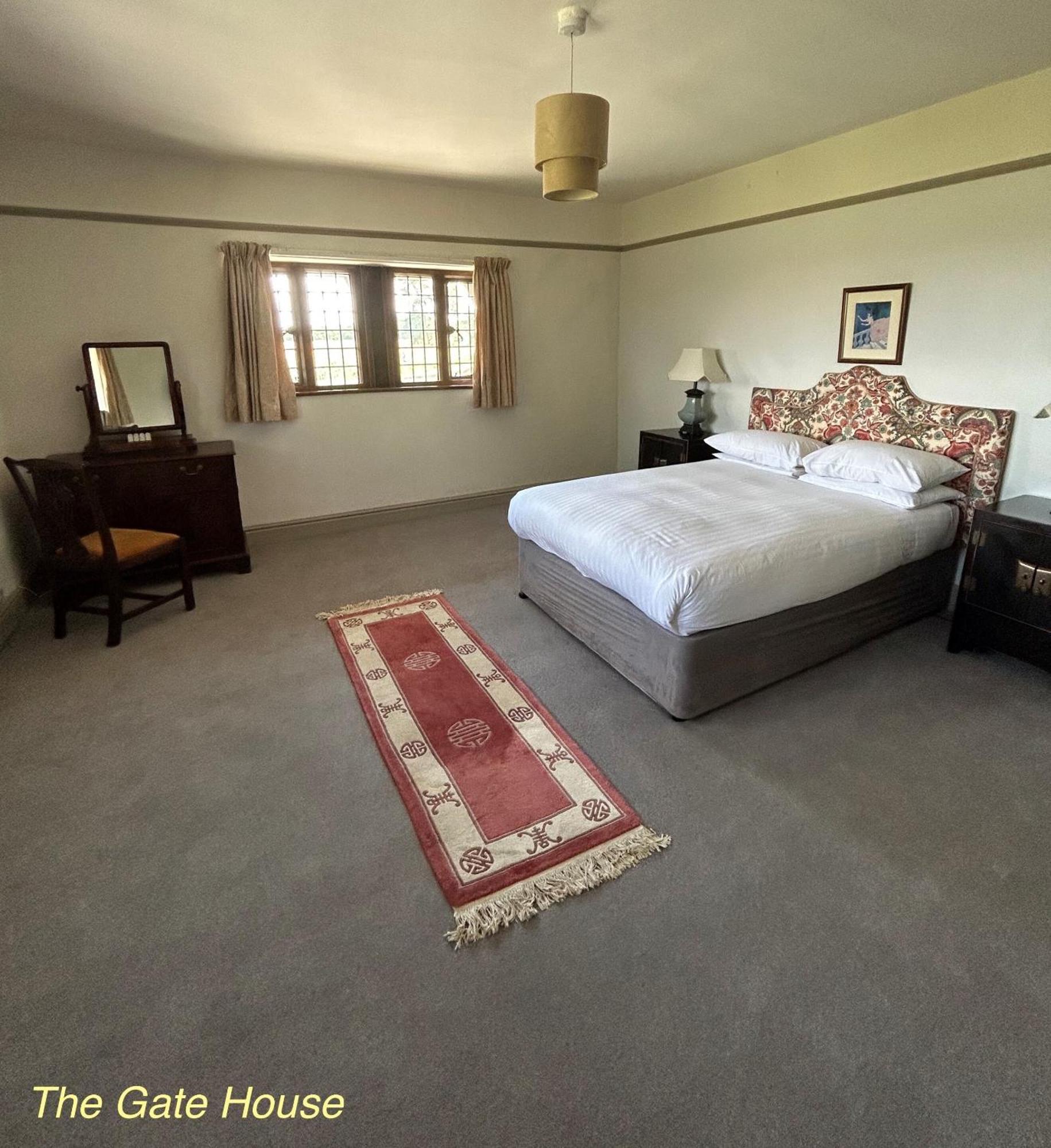 Thornton Manor - Holiday Cottages And Apartments Heswall Exteriör bild