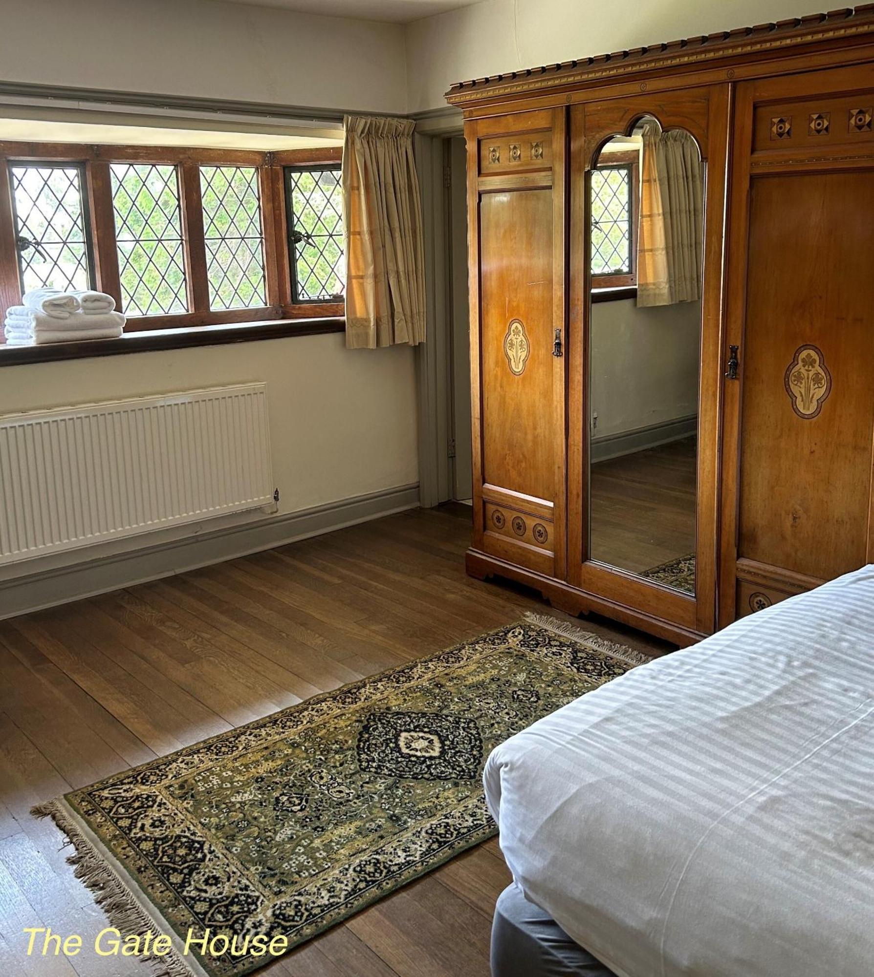 Thornton Manor - Holiday Cottages And Apartments Heswall Exteriör bild